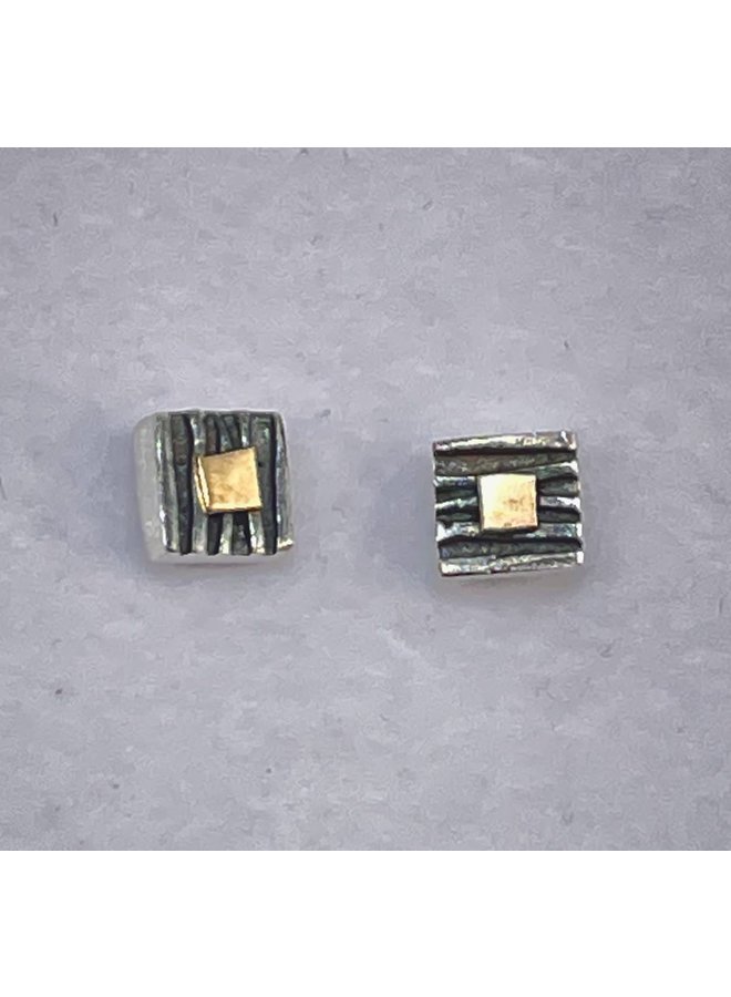 Quadratische Ohrstecker aus Oxid, Silber und 14 Karat Gold 22