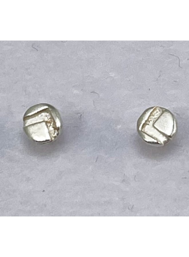 Tiny round  silver  chevron stud earrings 28