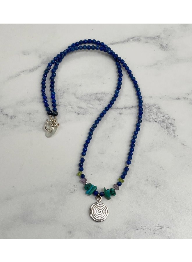 Collier semi-précieux en argent spirale et lapis 58