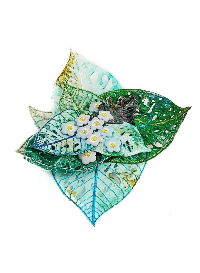 Forgetmenot embroidered brooch 091