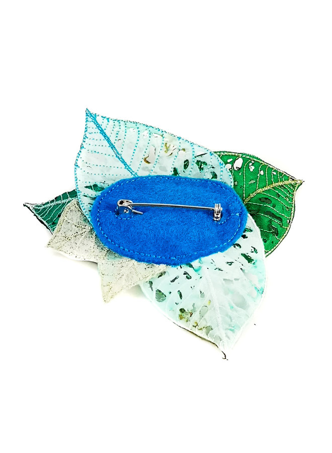 Forgetmenot embroidered brooch 091