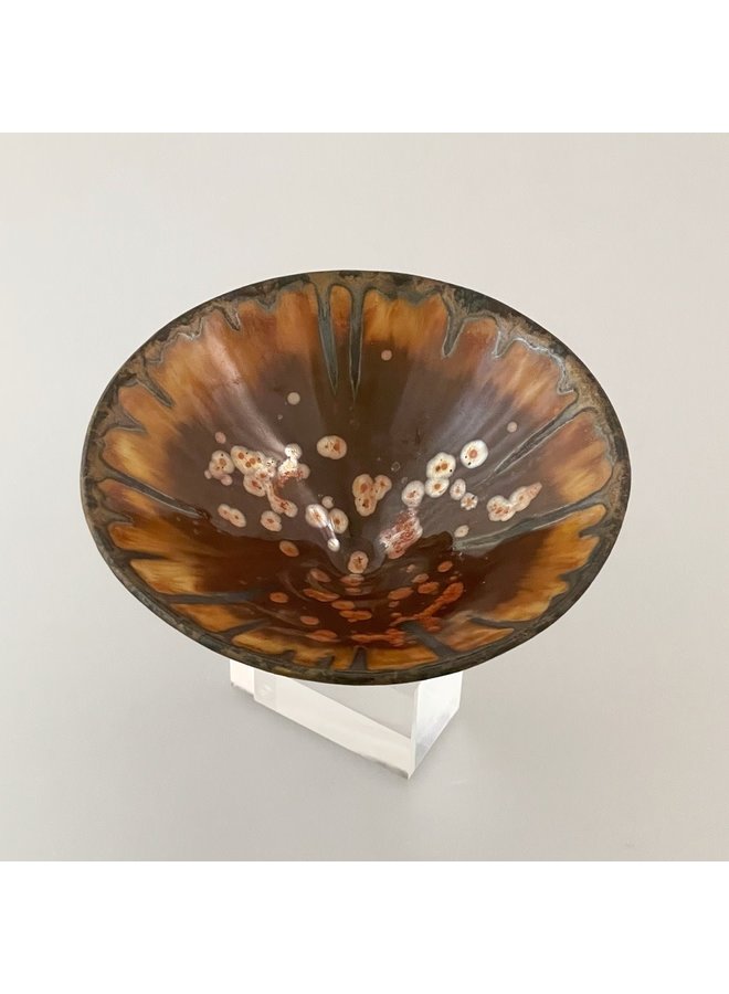 Керамический фарфор в форме чаши, поднятый на плексигласе 15