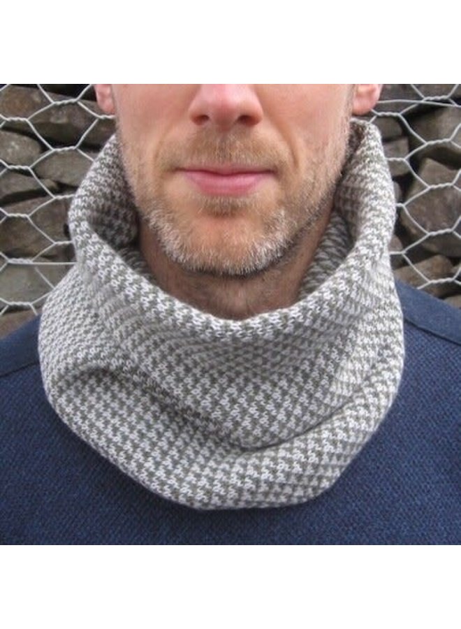 Cowl Merino Lambs Wool Harris  Metalic and Grey 022