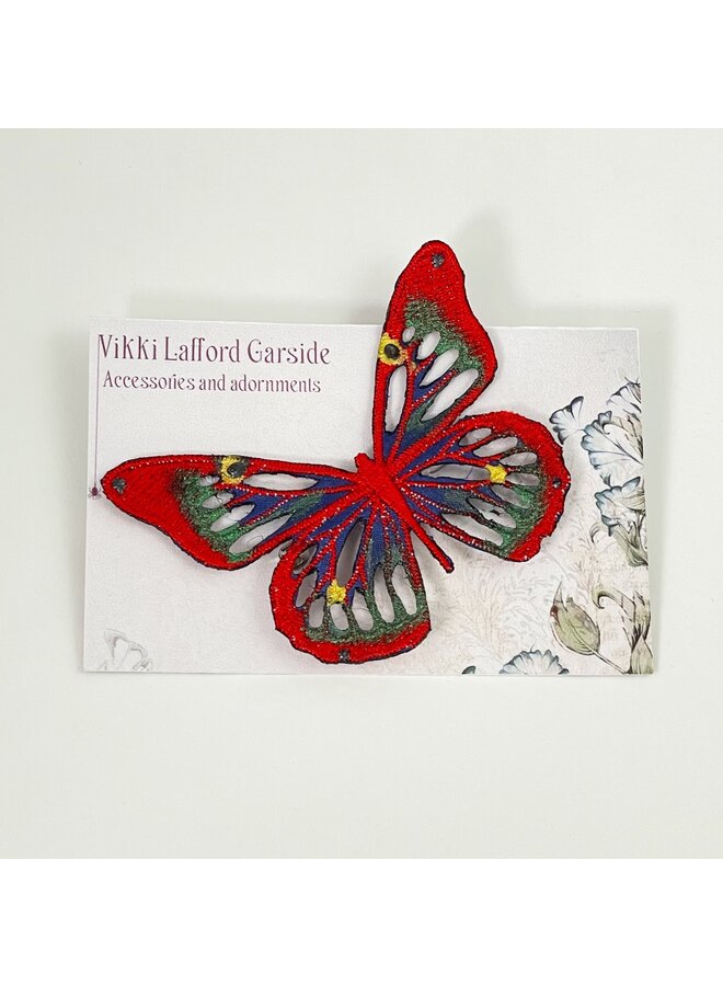 Schmetterlingsbrosche mit Stickerei in Rot und Grün 109