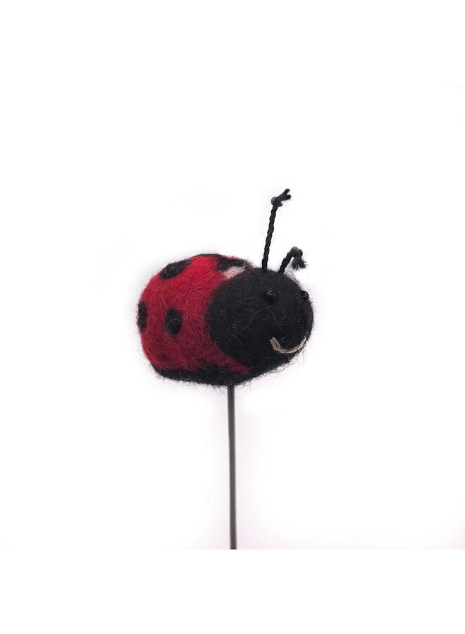 Décoration en feutre sur fil de fer coccinelle165