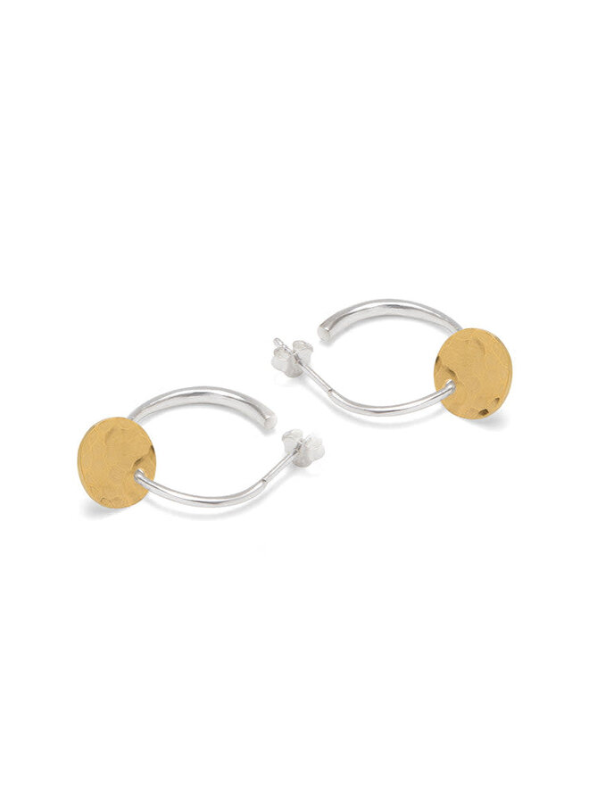 Золотые чеканные серьги-кольца в форме диска 168