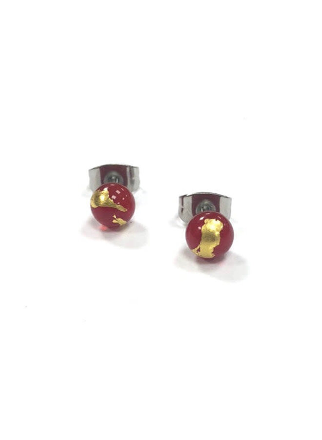 Крошечные круглые серьги-гвоздики из красного и золотого стекла 59
