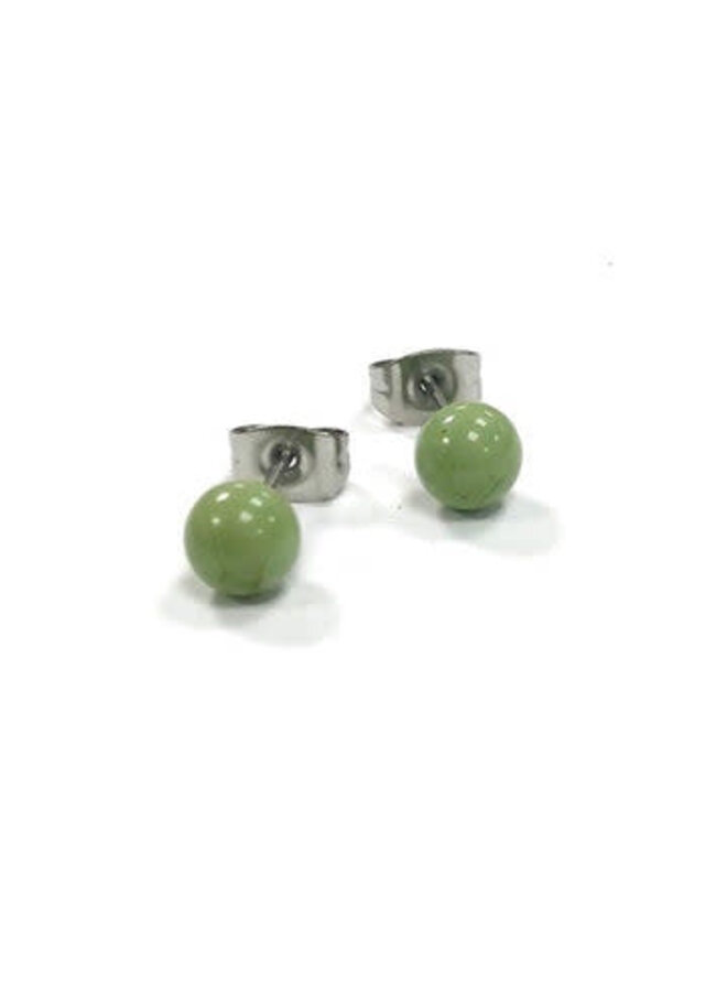 Petite boucle d'oreille ronde en verre vert menthe 51