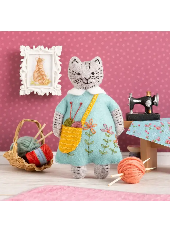 Cat Loves Knitting  Felt Craft Mini Kit