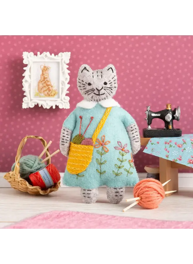 Cat Loves Knitting Filt Craft Mini Kit