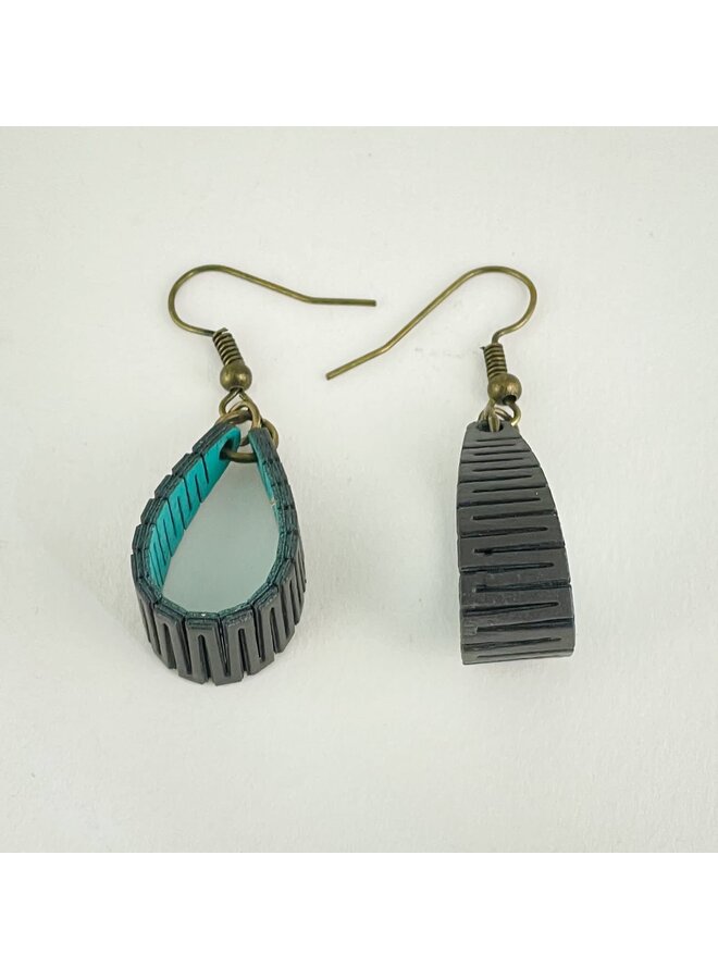 Boucles d'oreilles Birchwood Short Loop Charbon et Bleu 33