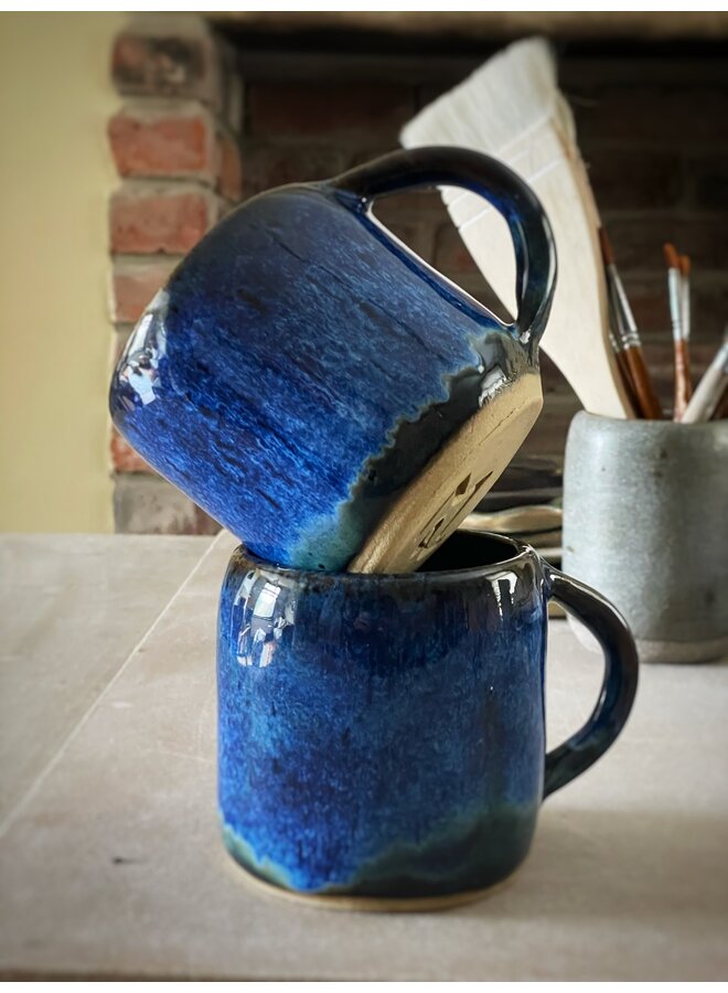 Handgefertigte Tasse mit kräftiger blauer Glasur (nur eine) 6