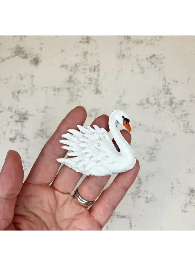 Лебедь брошь 137