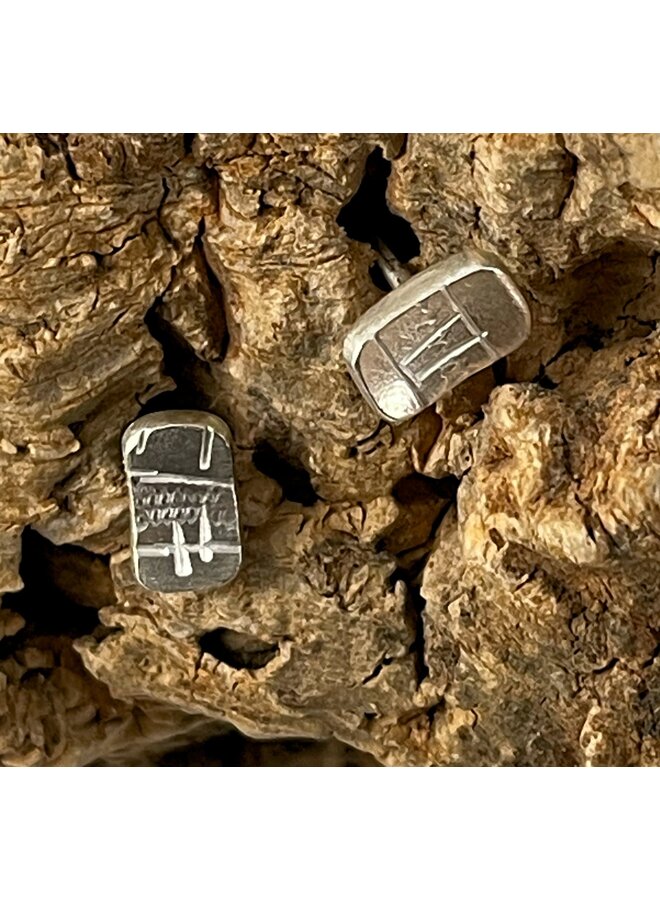 Landscape Tiny, rektangel och texturerade örhängen i silver 54