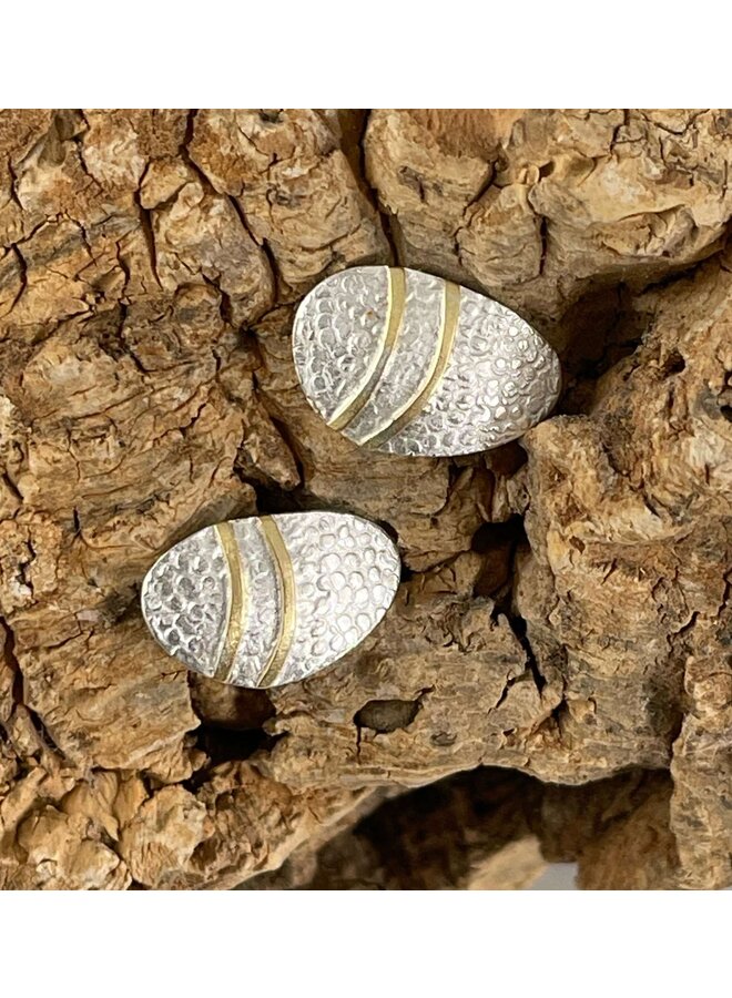 Oval silver and 18ct gold stud earrings 38