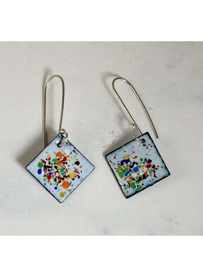 Boucles d'oreilles pendantes carrées en émail confettis 22