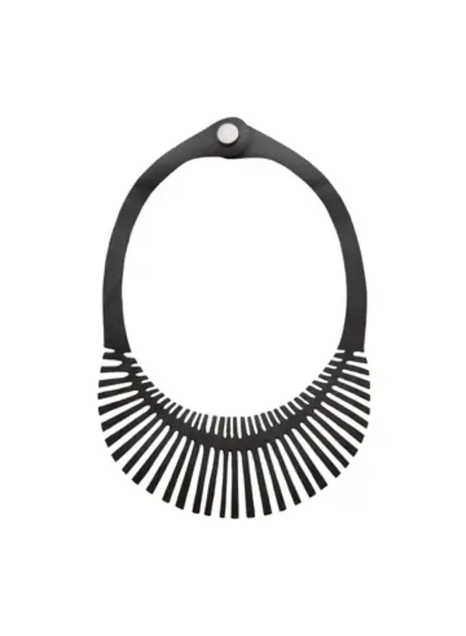 Collar de caucho reciclado con espina de pescado 93