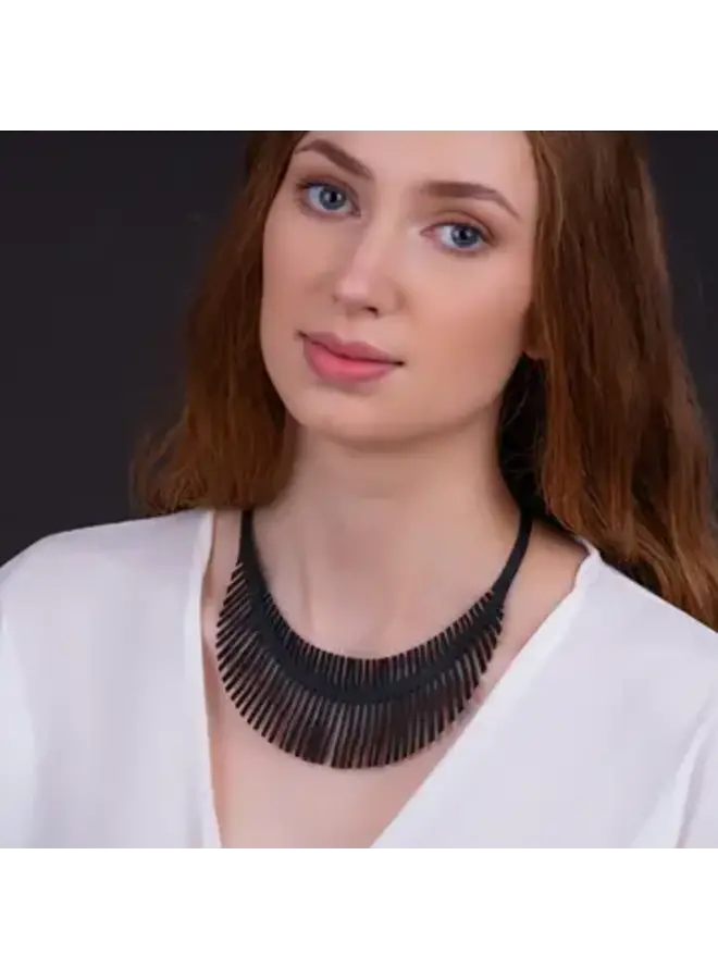 Collar de caucho reciclado con espina de pescado 93