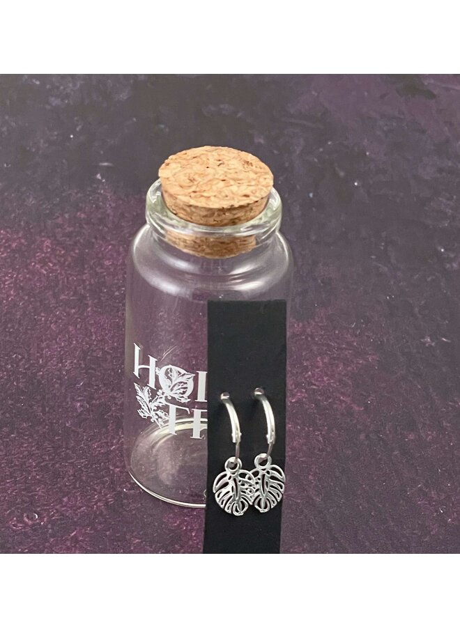 Mini créole en argent avec feuille en filigrane dans une bouteille 021