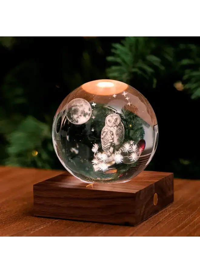 Bernsteinfarbenes Kristalllicht mit Eule und Mond