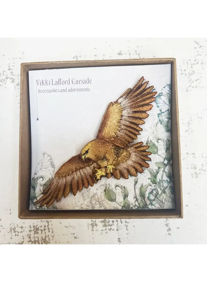 Bestickte Brosche mit Steinadler 146