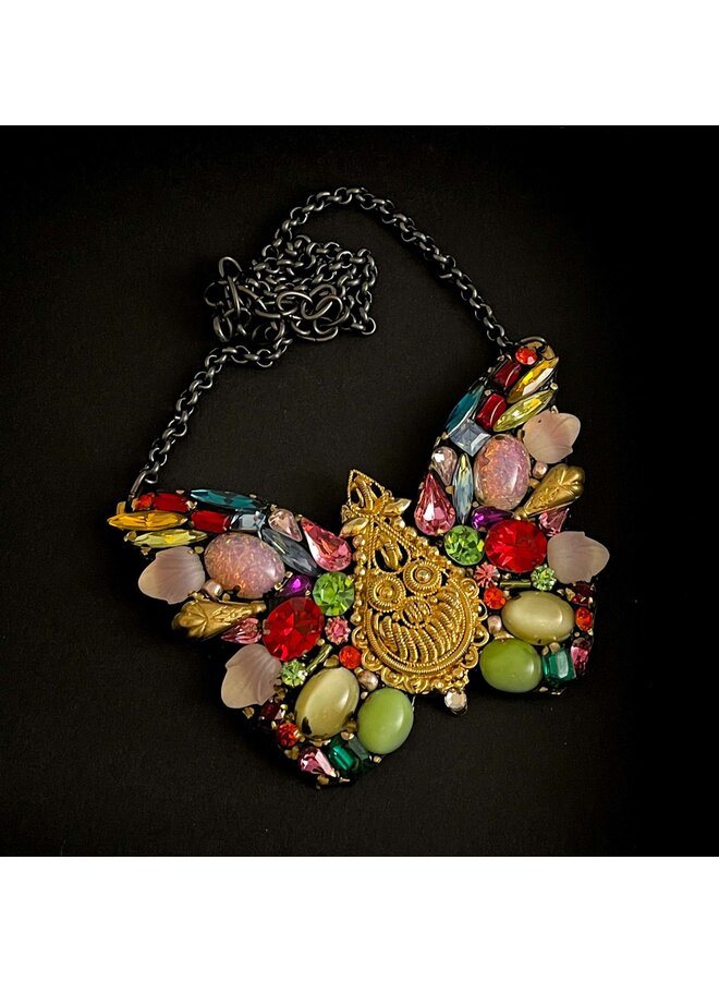 Collar grande de mariposa 581