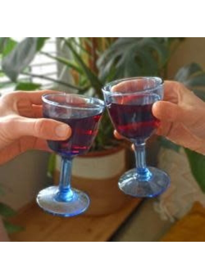 Verre à vin recyclé teinté bleu 47