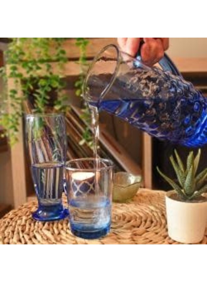 Pichet en verre recyclé teinté bleu 43