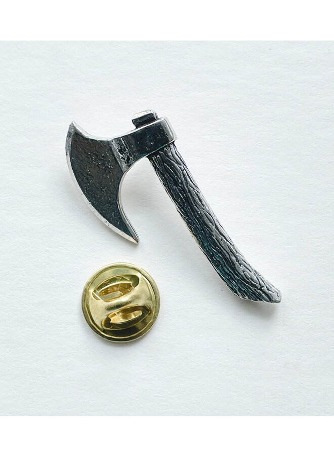 Insigne en étain Hatchet 76