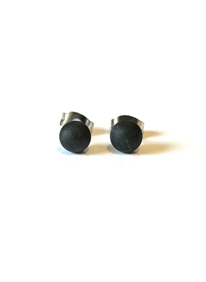 Mini-Ohrstecker aus mattiertem Anthrazitglas, handgefertigt 105