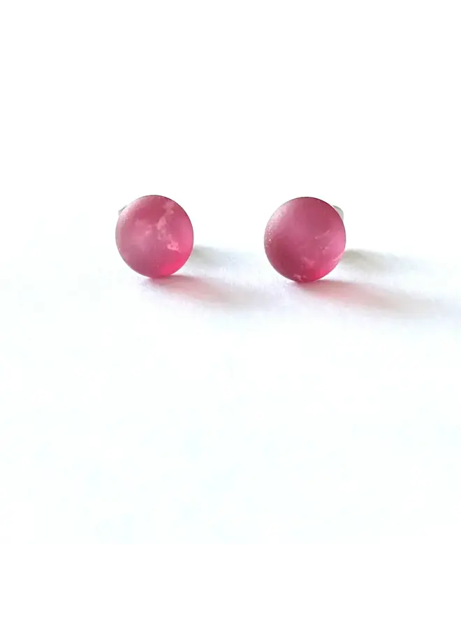 Mini aretes de cristal de amaranto esmerilado hechos a mano 102