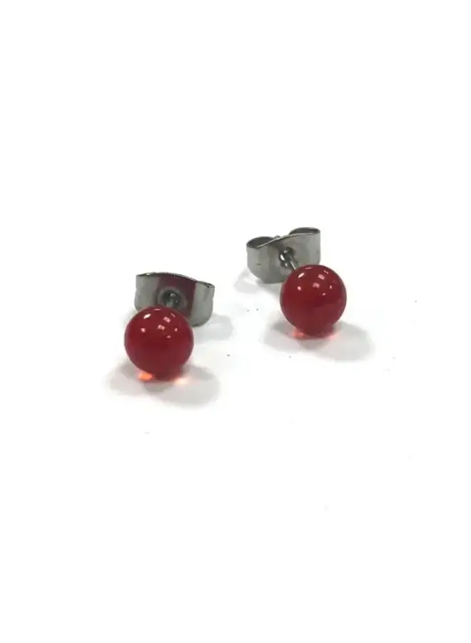 Pendiente pequeño de botón redondo de cristal rubí hecho a mano 80