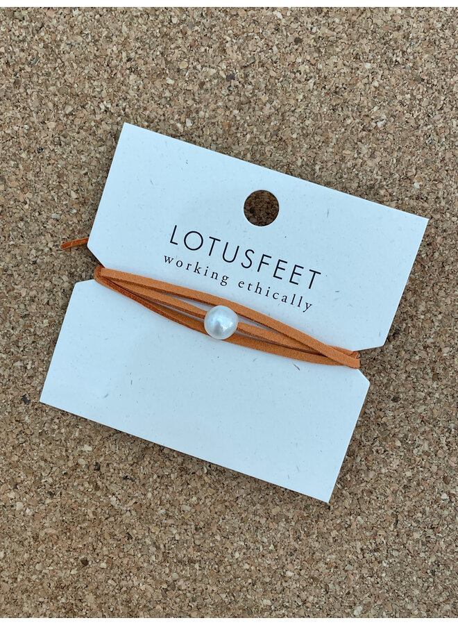 Orangefarbene Perle auf Wildlederhalsband / Armband 199