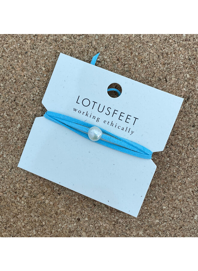 Light Blue Pearl On Suede Choker / Bracelet 203