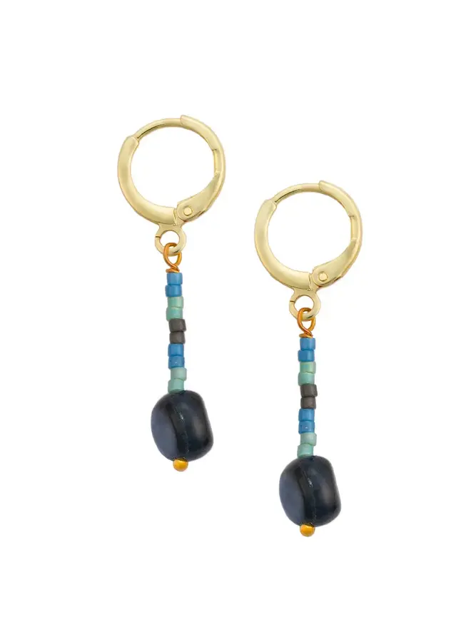 Boucles d'oreilles créoles en coquillages de rivière et perles bleues 214