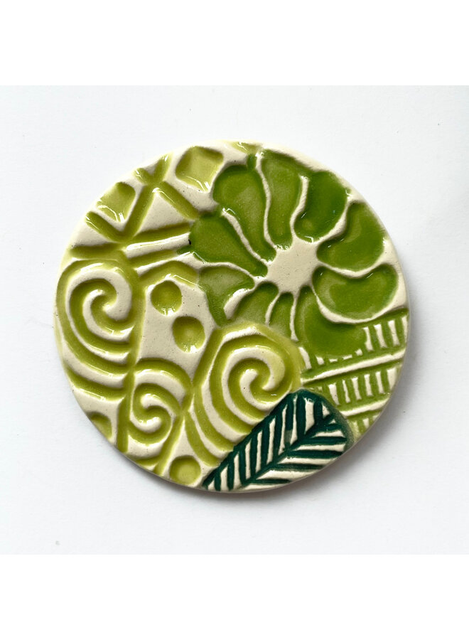 Grön texturerad keramisk brosch 084