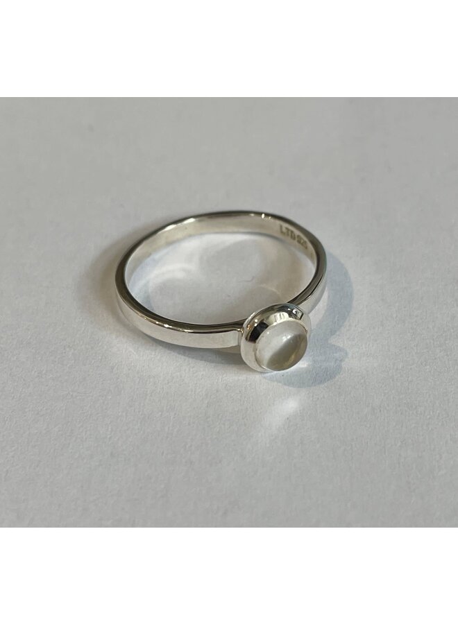 Anillo apilable de plata con piedra lunar M 210