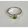 Серебряное кольцо с перидотом, размер S/M 212