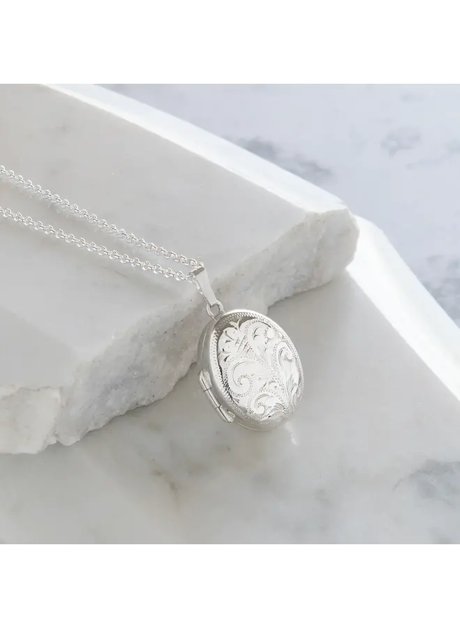 Ожерелье с овальным гравированным медальоном