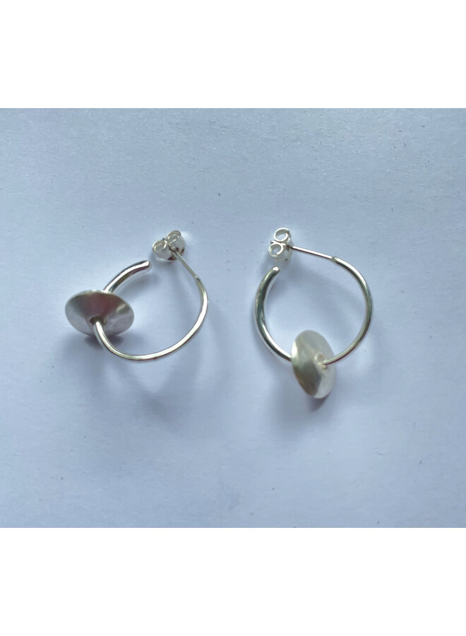 Серьги-кольца с серебряными дисками 231