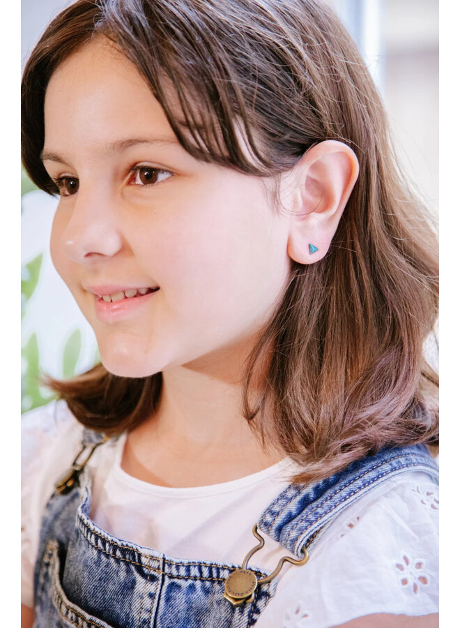 Mini clou d'oreille en émail jaune doré triangulaire 01