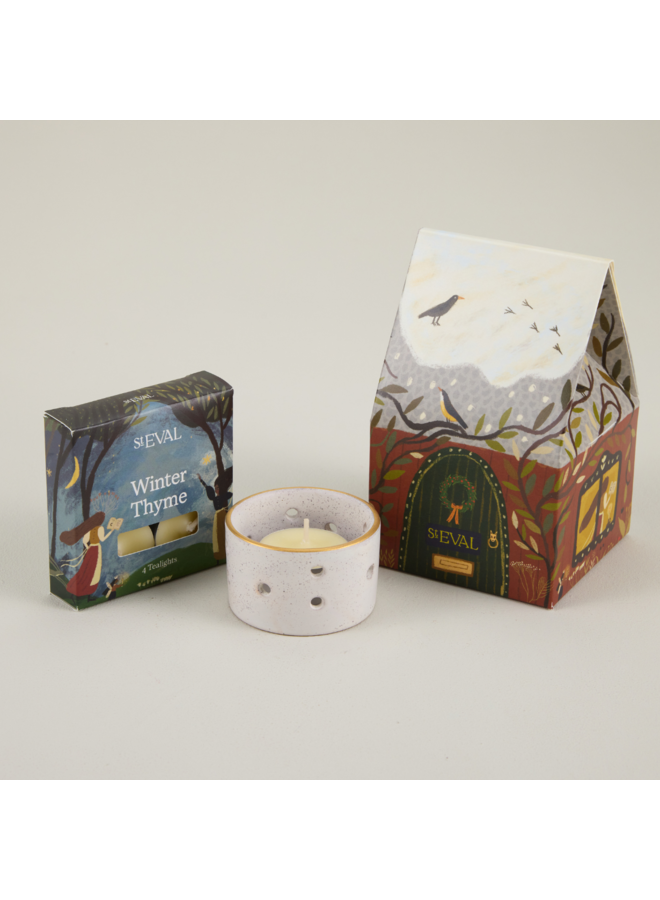 Свеча «Рождественский коттедж» с зимним тимьяном 01