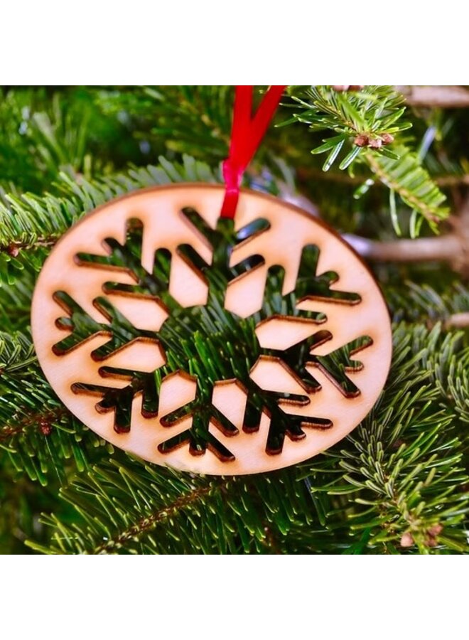Circular Snowflake Wooden Decoration 08