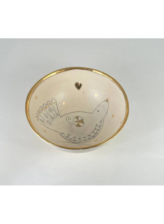 Petit bol en céramique à motif de colombe sur une colline, cœur doré et étoiles