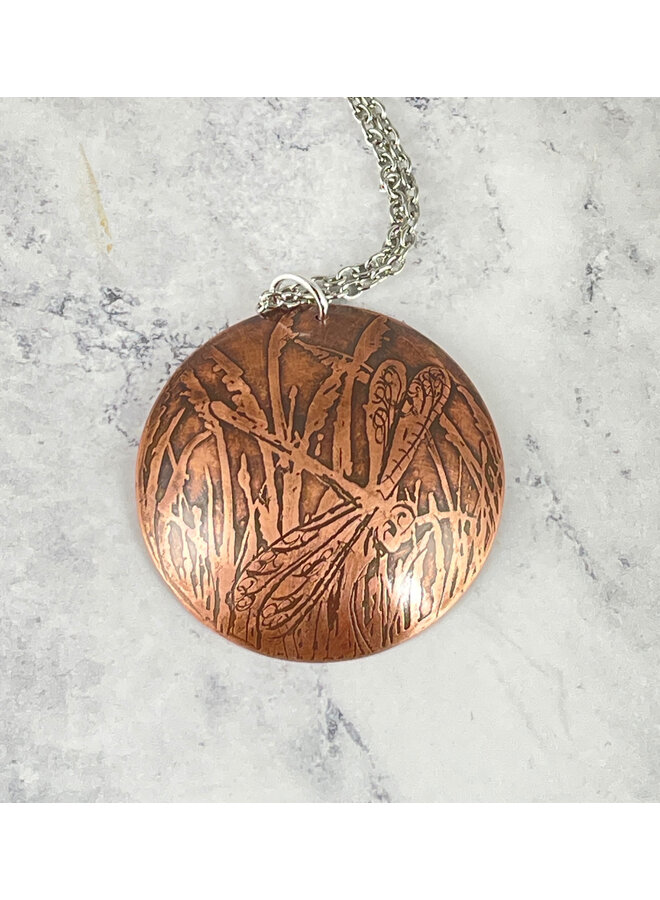 Медный кулон с травленым узором «Купол стрекозы» 169