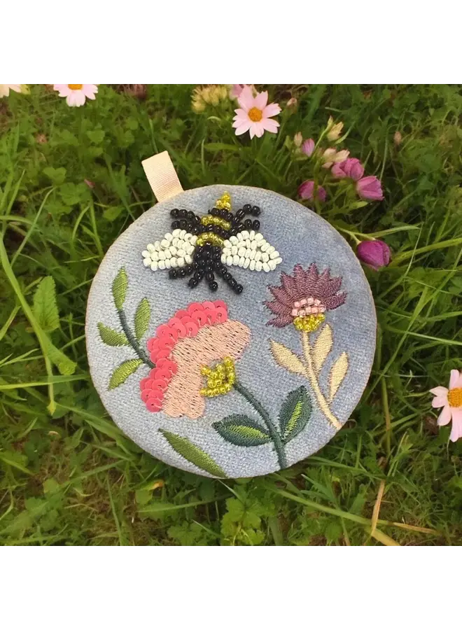 Espejo de mano de terciopelo con flores rosas y abejas, azul pálido 19