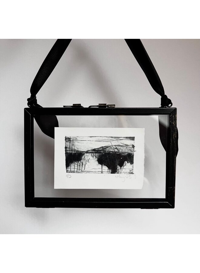 Рисунок сухой иглой, выполненный Филдсом, в металлической раме для подвешивания, толщина 1/4 дюйма.