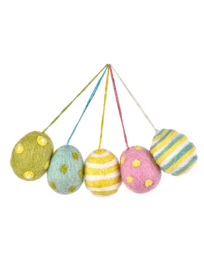 Petit œuf de Pâques en feutrine à pois verts et blancs, décoration suspendue 48