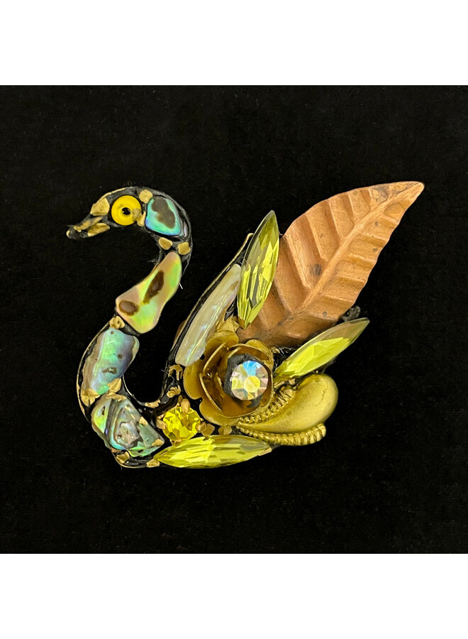 Broche cygne aux plumes de cuivre 662