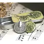 Allium sexpenceörhängen i Tiny Tin 96